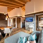 Chalet's Alpenjuwel בקתה *