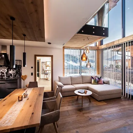 Alpstuga Chalet's Alpenjuwel Tux